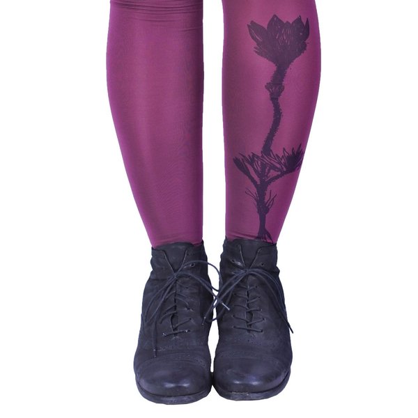 Printti-leggings, luumunpunaiset, Hämeenkylmänkukka, 60-70 den, S-4XL