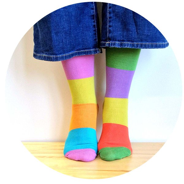 Värikkäät sukat aikuisille
